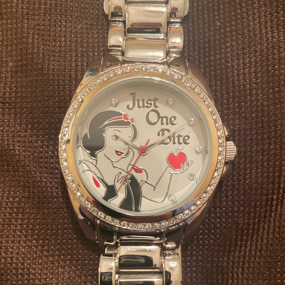DISNEY SNOW WHITE SILVER LINK WATCH